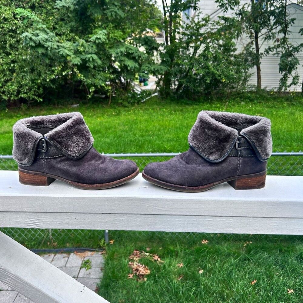 G.H. Bass & Co. Women’s Brown Faux Fur Cuff Buckle Ankle Boots Estimated 7-7.5